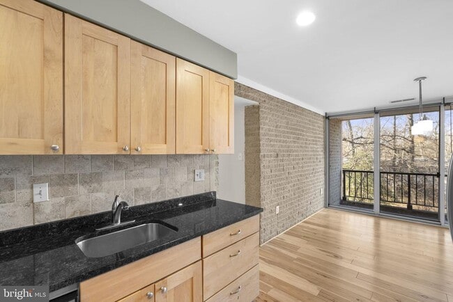 Building Photo - 7753 Patriot Dr