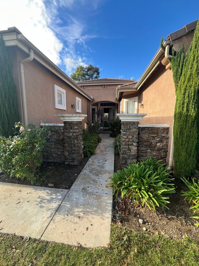 Foto del edificio - 4420 Putting Green Dr