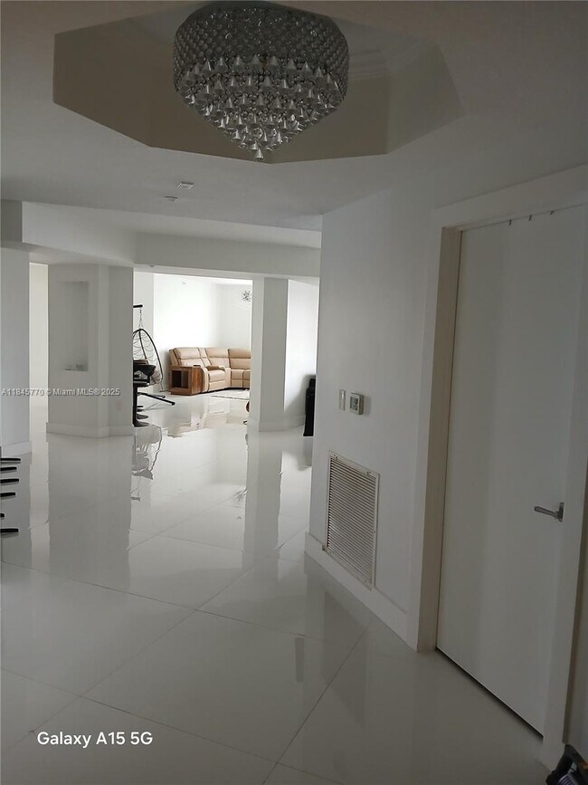 Foto del edificio - 10730 NW 66th St