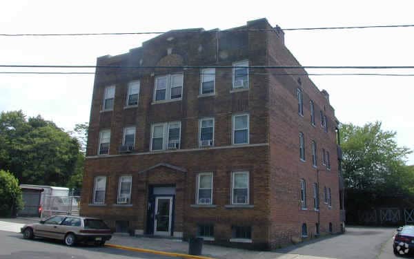 Primary Photo - 67 Bay Ave
