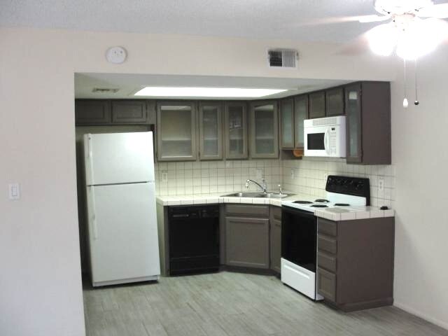 Cocina - 2040 S Longmore