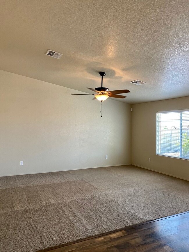 Building Photo - SAGUARO POOL HOME* MOVE-IN READY!