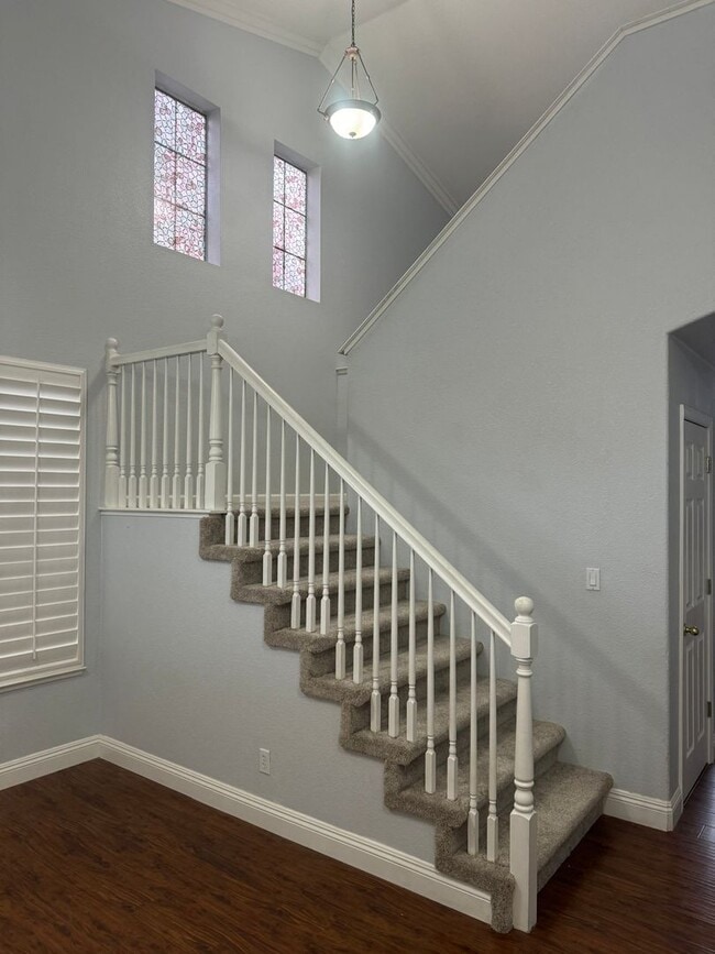 Building Photo - BEAUTIFUL TWO STORY 4 BED, 3 FULL BATH, & 2 CAR GARAGE