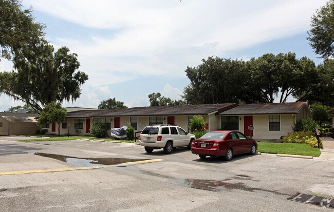 Oakwood Manor Apartments Apartments Bartow, FL