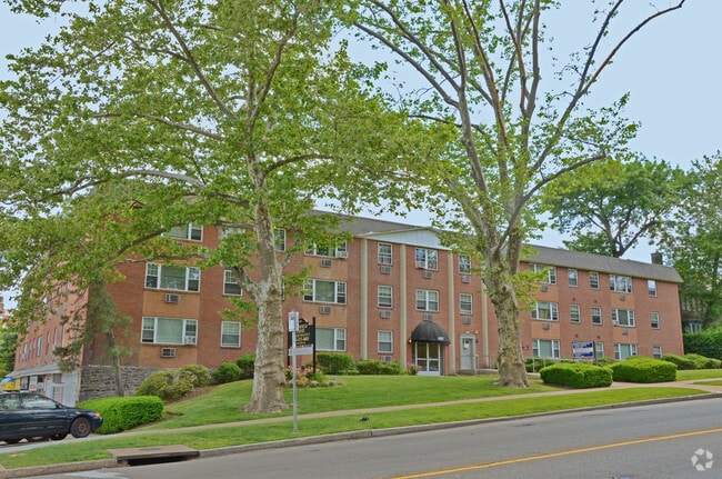 Brynfield Court Apartments