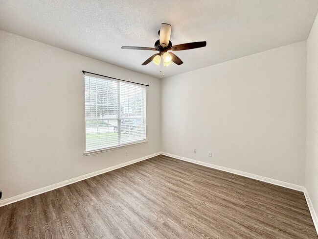 Foto del edificio - Gorgeous 5 Bedroom Home in Gated Community in Stone Oak!
