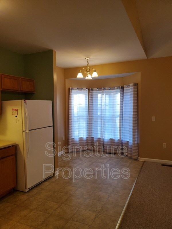Building Photo - 386 Land Or Dr
