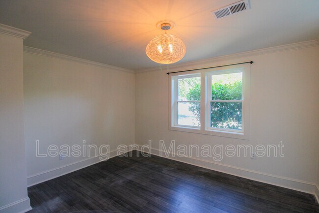 Building Photo - 505 Folly Rd