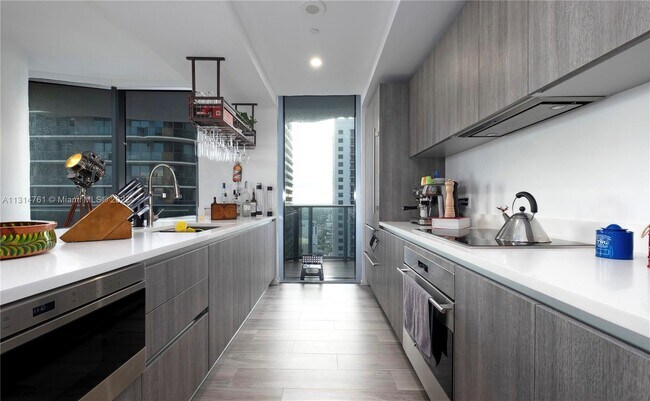 Building Photo - 801 S Miami Ave