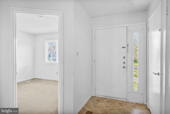 Building Photo - 835 Chanticleer