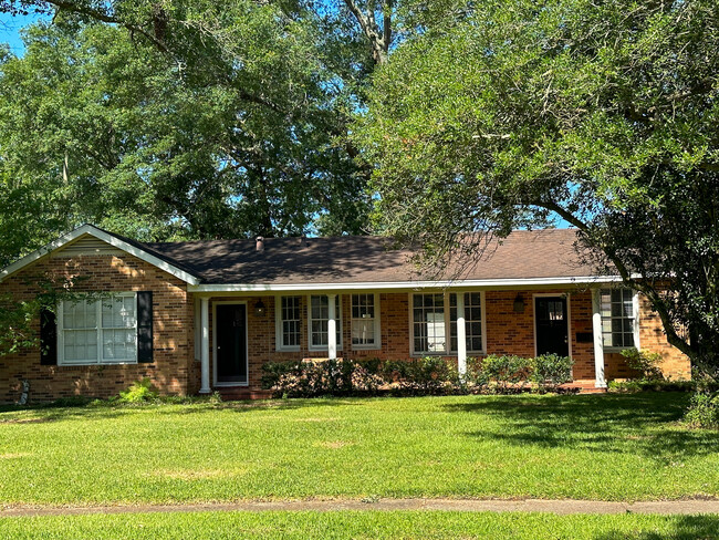 Charming West End Cottage - 175 Manor Street