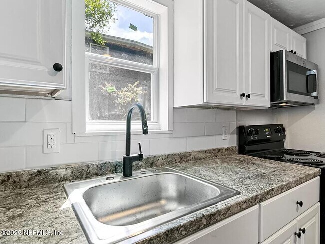 Foto del edificio - 1424 E 25th St