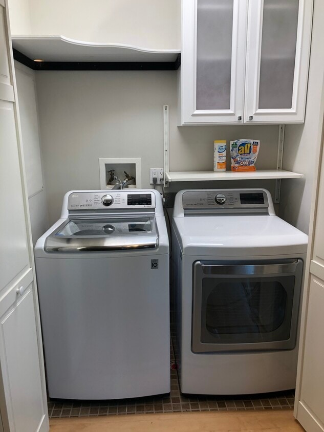 Washer/ Dryer - 666 California Ave