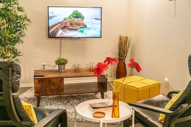 Building Photo - 323 N 46th St