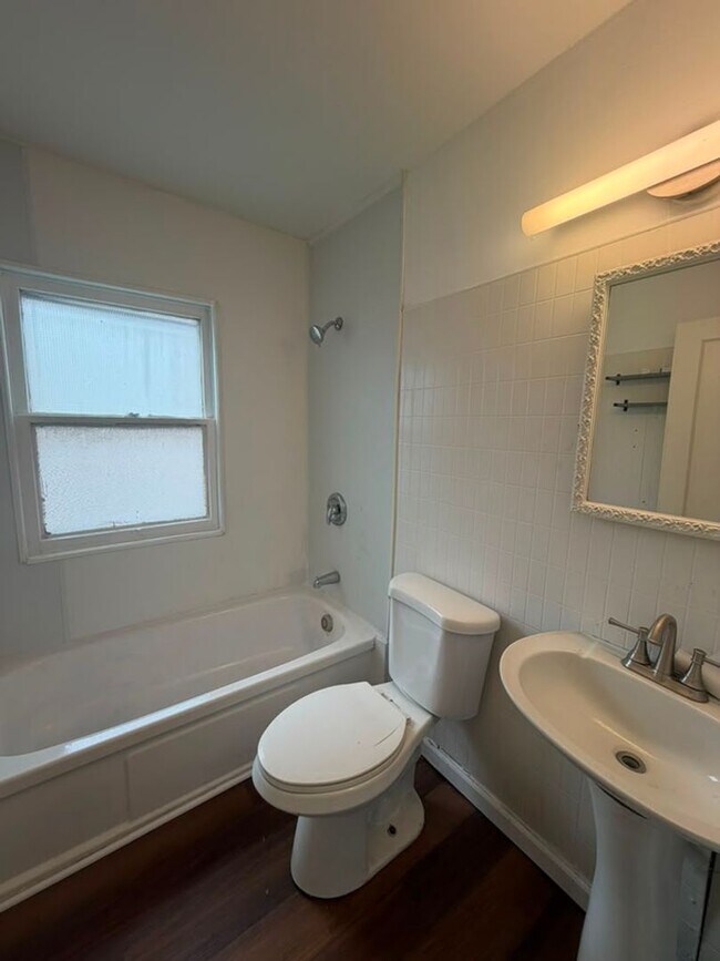 Building Photo - Spacious 3-Bedroom Home in Garfield Heights