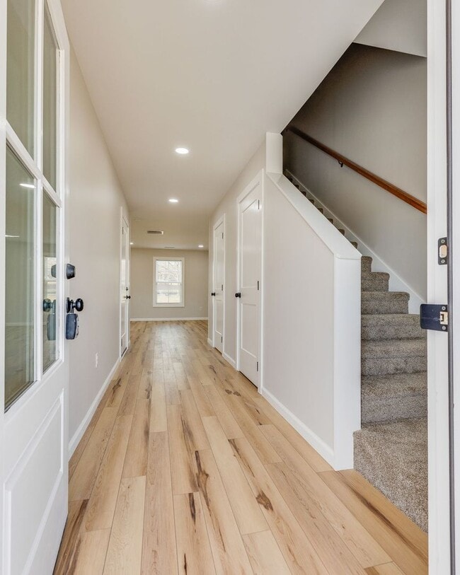 Foto del edificio - NEWLY BUILT 3 BED/2.5 BATH