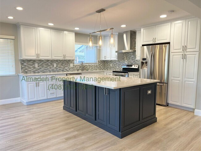 Foto del edificio - Must See Beautifully Renovated 3BR/2BA Sin...