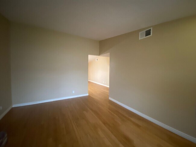Foto del edificio - Single story 4 Bedroom with 3 car garage i...