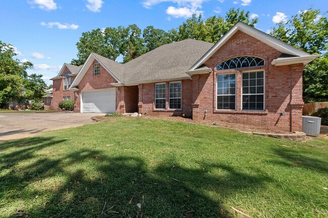 Foto del edificio - 1226/1228 Brookshire Rd