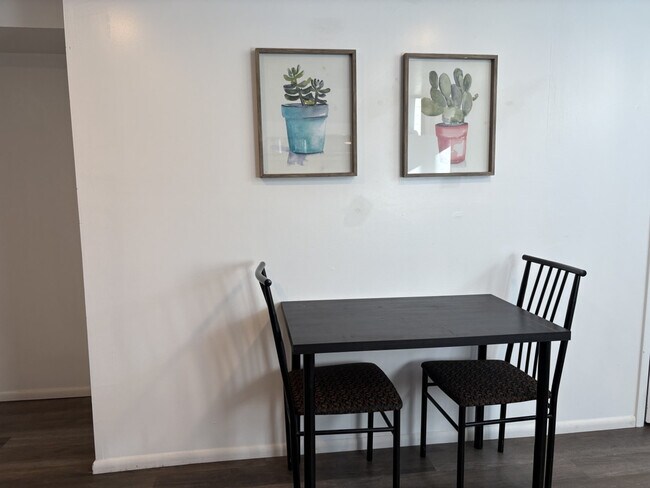 Foto del edificio - 1041 E Platinum Way