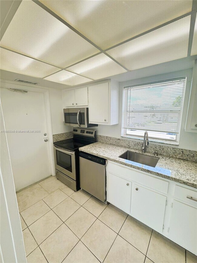 Building Photo - 7340 SW 82nd St