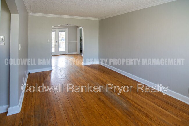 Building Photo - 128 S St Marks Ave