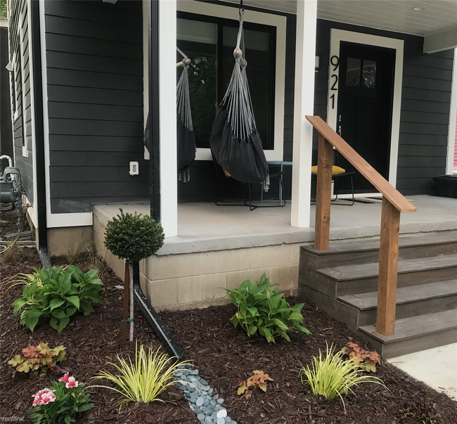 Foto del edificio - 4 br, 2 bath House - 921 Woodlawn Ave