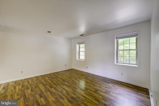 Foto del edificio - 1403 E Abingdon Dr