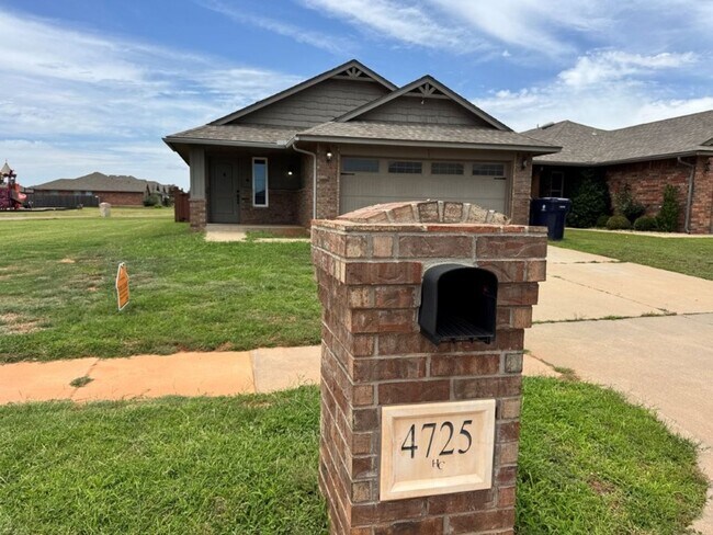 Foto del edificio - Immaculate 3 bed 2 bath in Mustang Schools, ready for move in on or before July 1st!