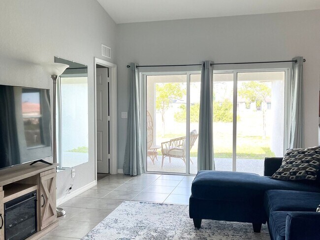 Foto del edificio - 3 Bedroom Single Family Home in Cape Coral