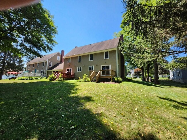 Foto del edificio - Newton Manor 3 Bedroom Townhome