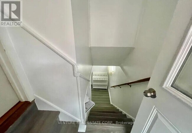 Photo du bâtiment - 260 Centennial Rd