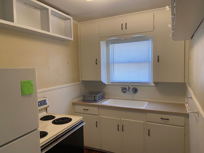 Building Photo - Affordable 1 Bedroom w/ Direct River Trail...