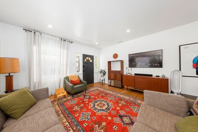 Foto del edificio - Quaint Suburban Retreat