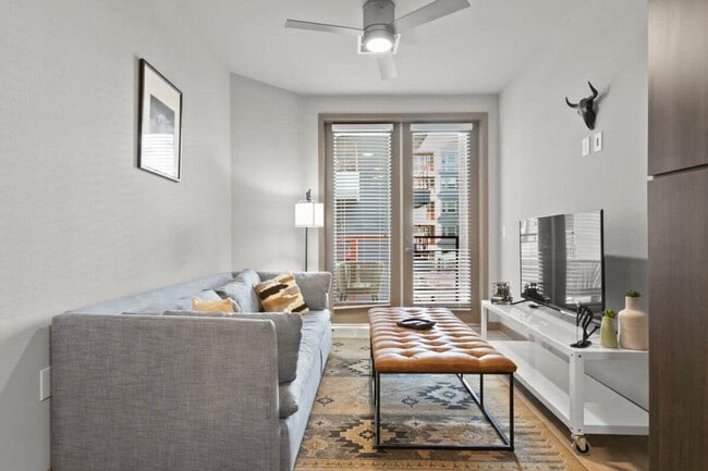 Building Photo - 390 N 2nd Ave