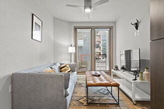 Building Photo - 400 N 2nd Ave