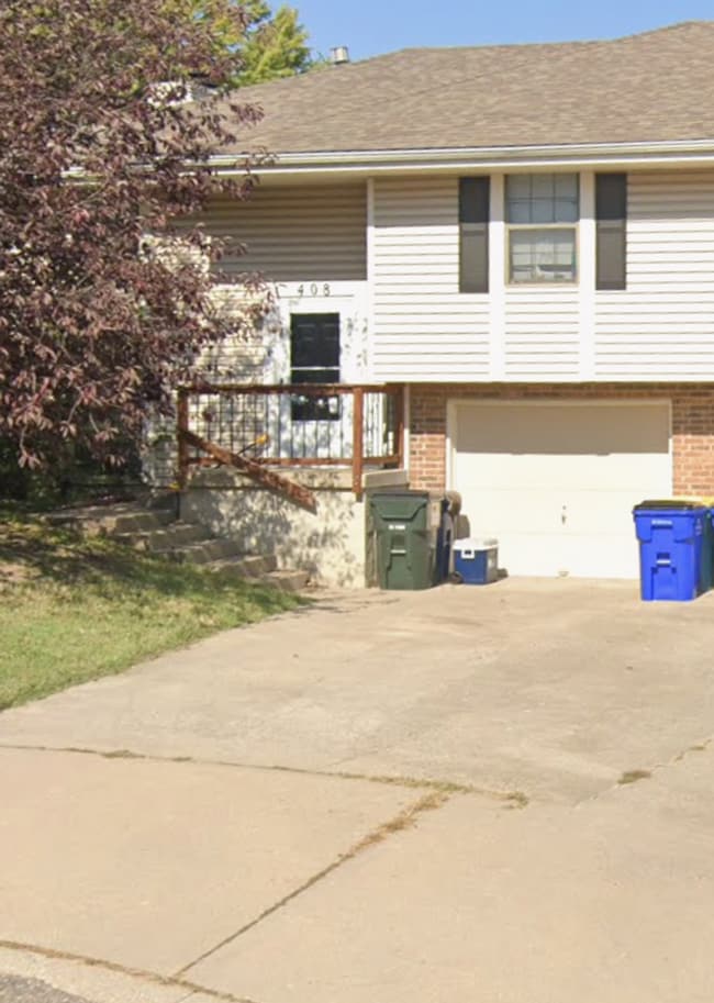 Building Photo - 408 NE Ash Ct