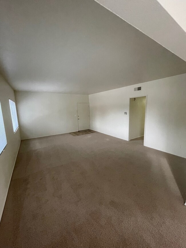 Building Photo - 4555 Bond St