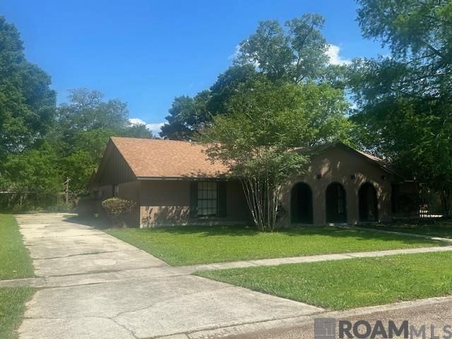 Foto del edificio - 5017 Parkoaks Dr