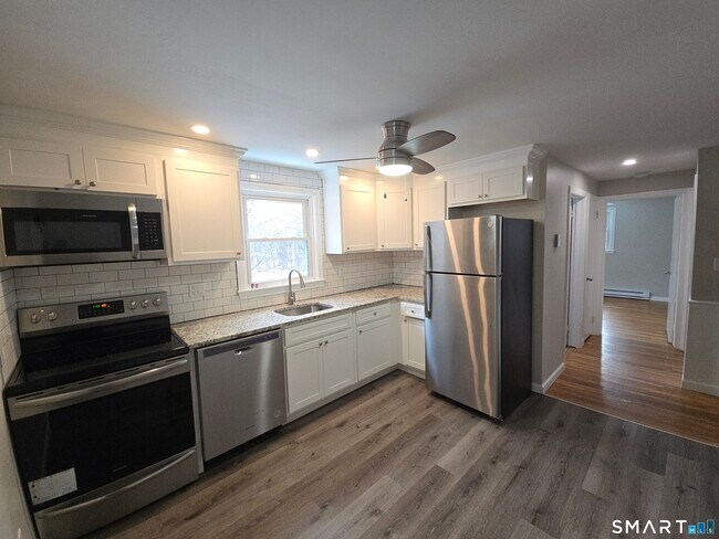 Foto del edificio - 103 Hebron Rd