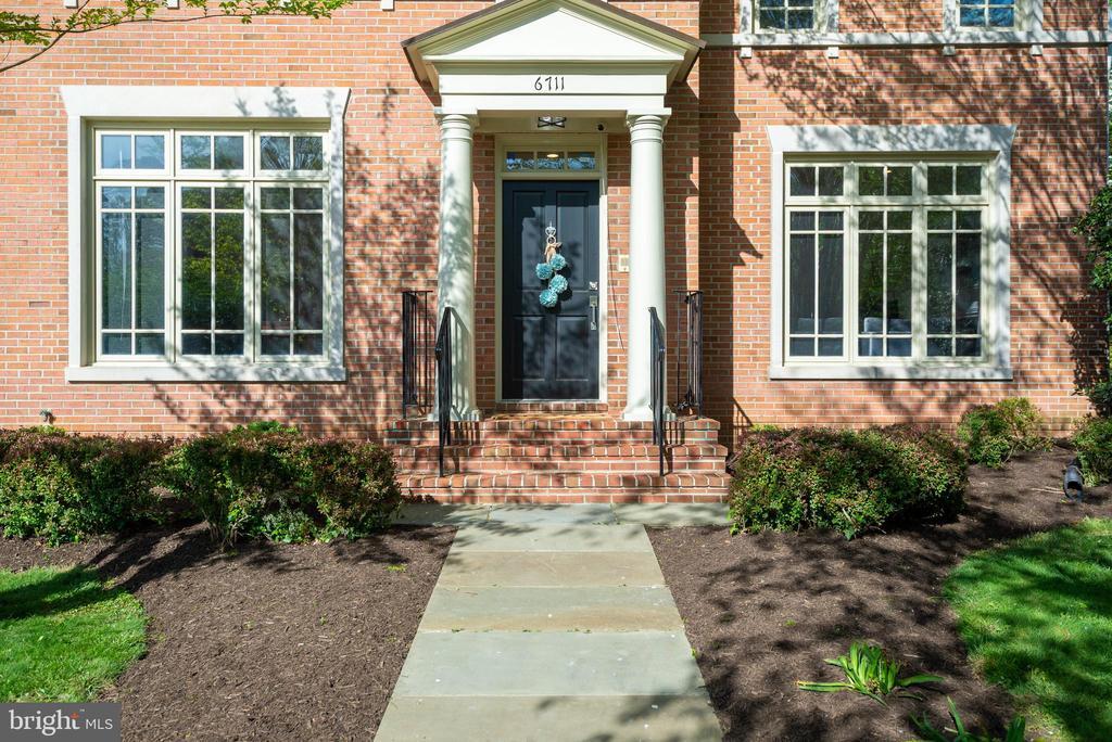 Foto principal - 6711 Honesty Dr
