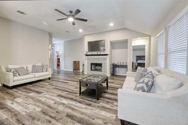 Building Photo - 16439 Sunlamp Ct