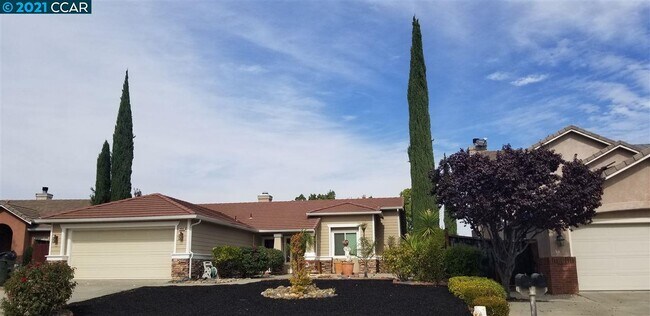 Building Photo - 1405 Stoney Gorge Way