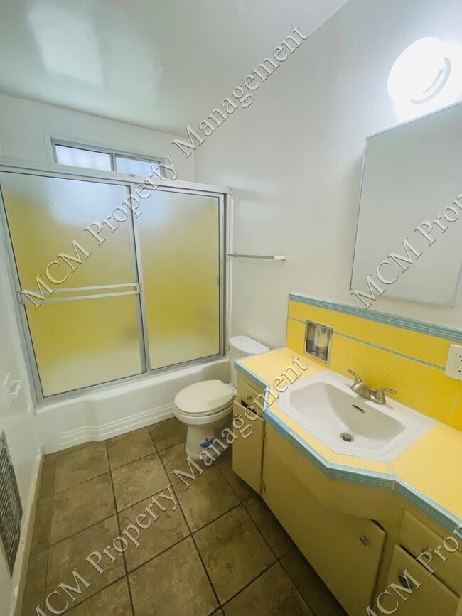 Unit 3 Bathroom - 5761 San Vicente Blvd