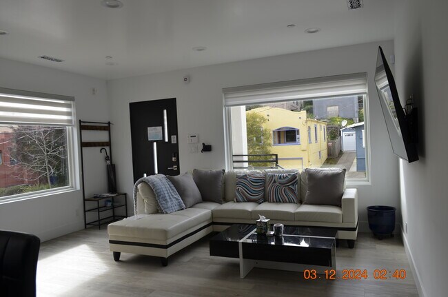 Building Photo - 3426 Adell Ct