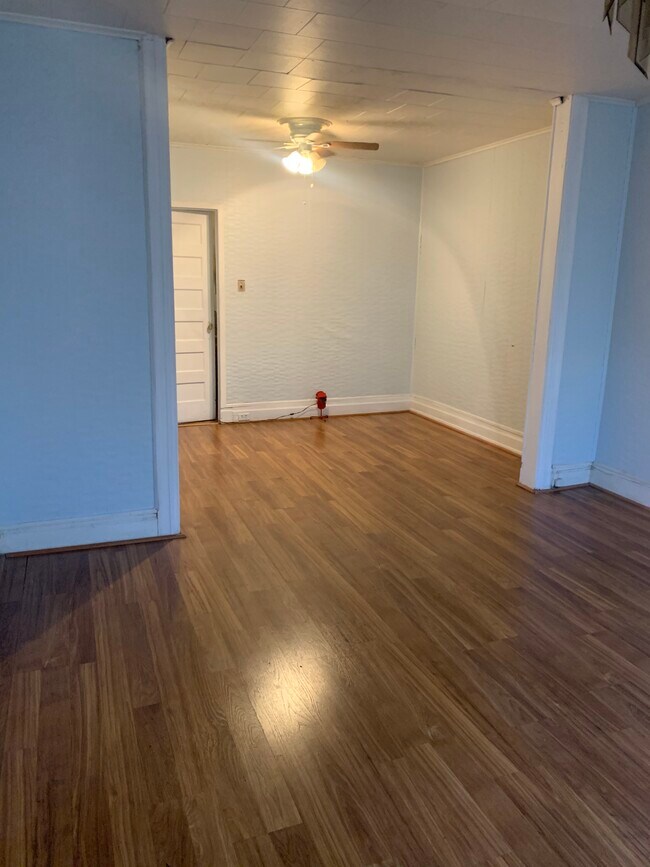 Building Photo - 1272 Park Plz