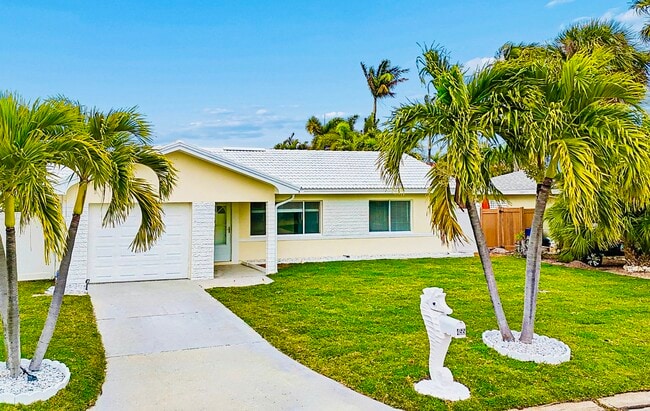 Building Photo - 455 81st Ave