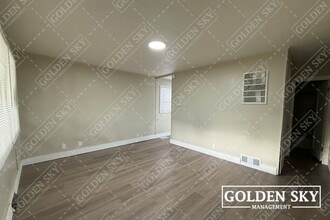 Building Photo - 1116 E 13th St