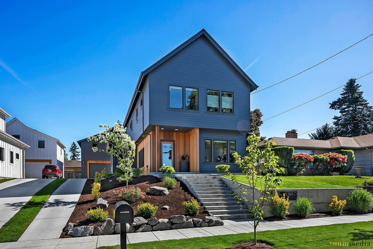 Foto principal - 2038 NE Morgan St. A