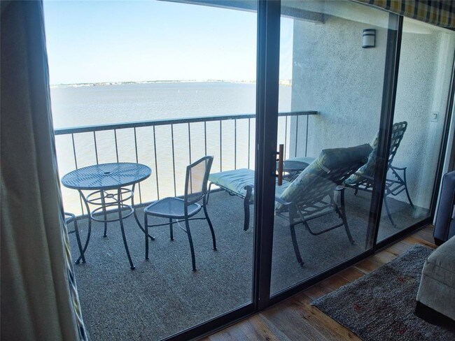 Building Photo - 351 Lakeside Ln